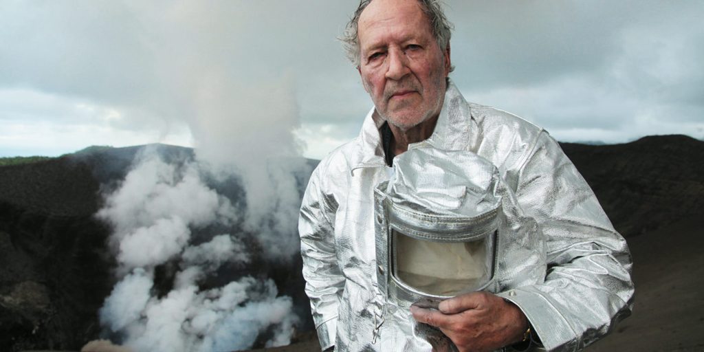 O alemão Werner Herzog e seu Visita ao inferno, filme que explora incríveis imagens e mitos em torno da figura do vulcão