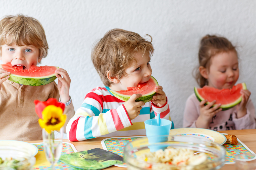 Projetos de alimentação saudável nas escolas buscam mudar hábitos familiares